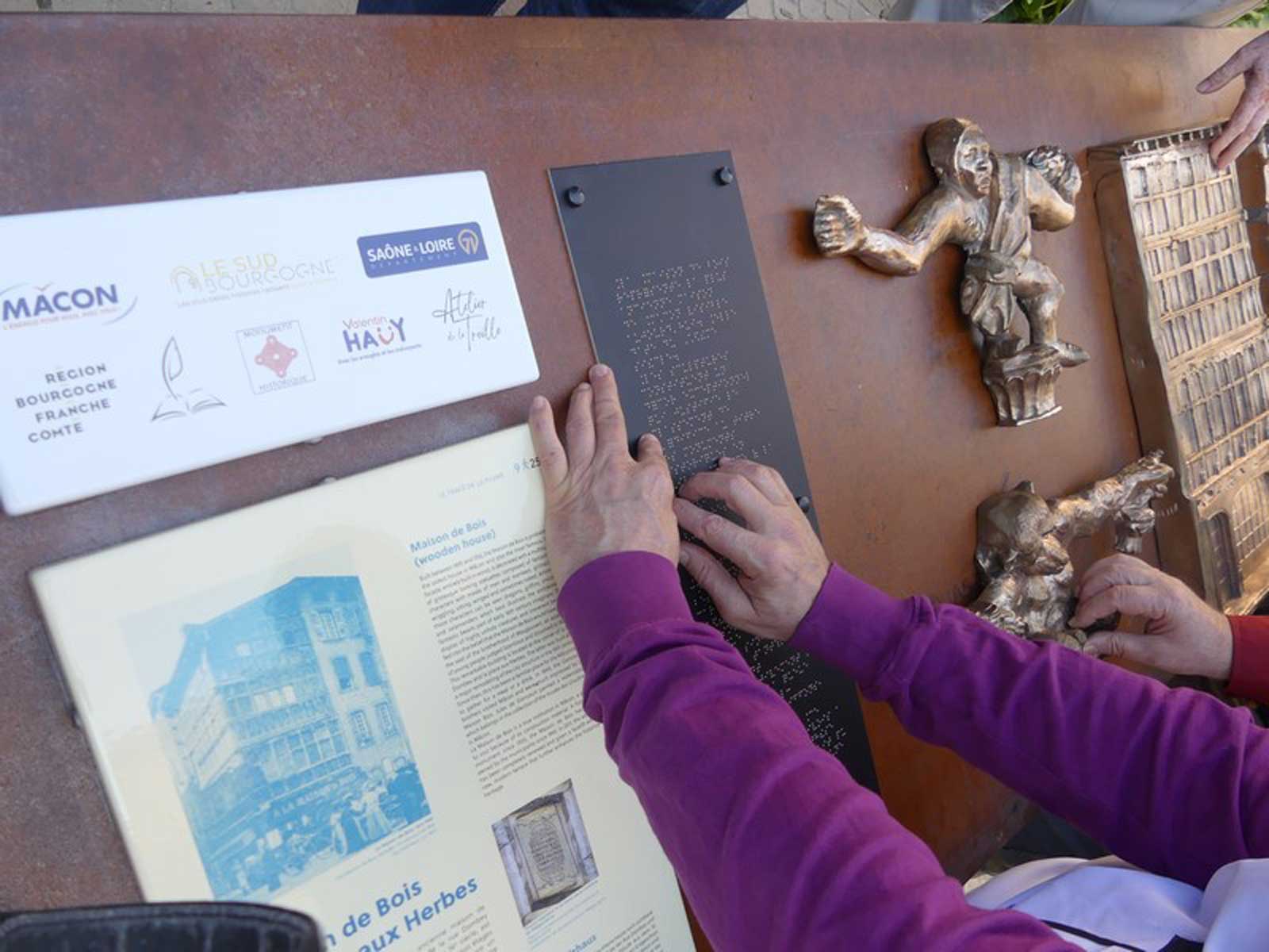 Façades bronze - braille Façades bronze - braille