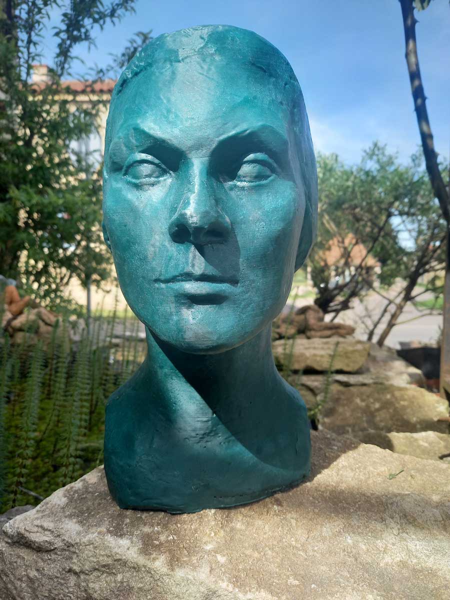 La Demoiselle La Demoiselle